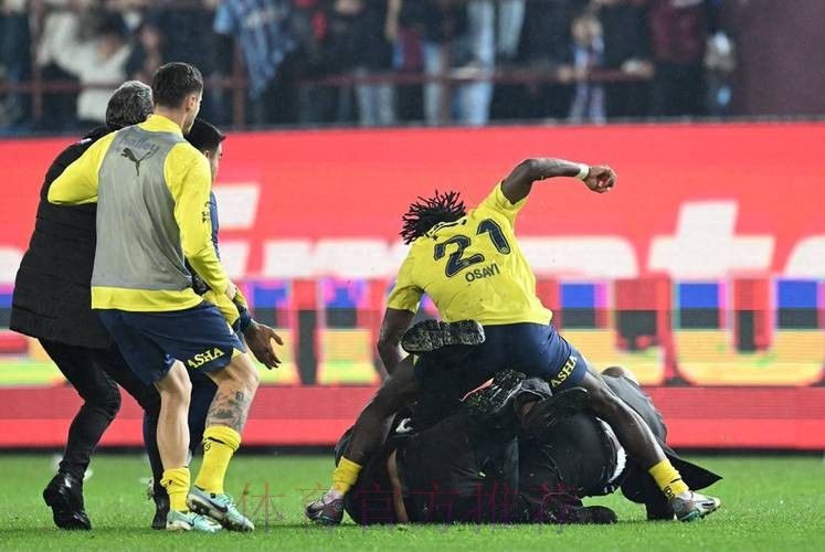 土耳其记者：费内巴切租借居勒尔的传闻并不属实